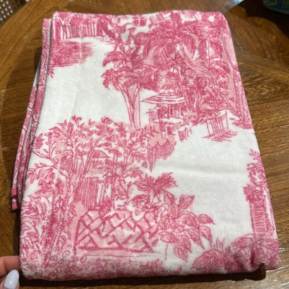 Lilly Pulitzer x Pottery Barn Teen Toile Bath Towel - Picture 4 of 4